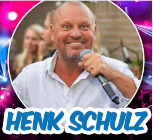 Henk Schulz vermaakt supporters na SCPB '22 -DSOV